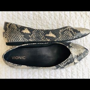 Vionic snakeskin black/cream flats.